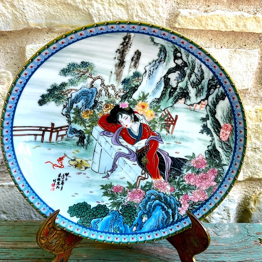 Set of Two Imperial Jingdezhen Porcelain Plates - Picture 7 of 11